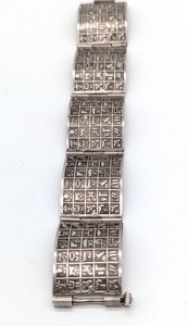 BRACELET MANCHETTE en argent à décor égy...
